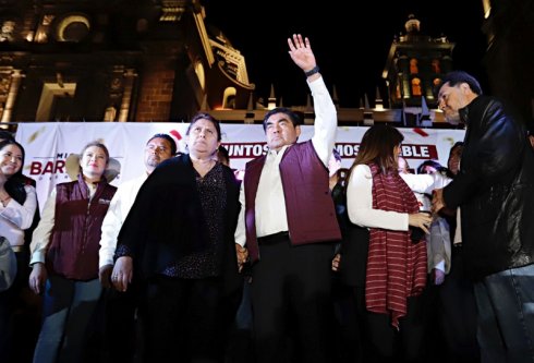 Vencimos a los poderes que tanto daño le hicieron a Puebla: Barbosa