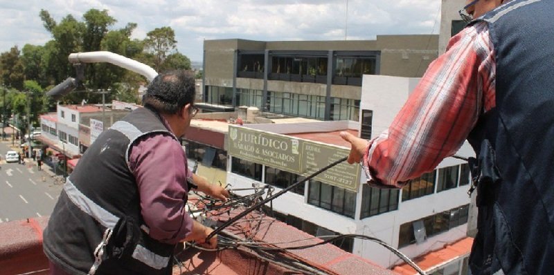 Descubren micrófonos, cámaras y cables con los que el PRI espiaba en Ecatepec