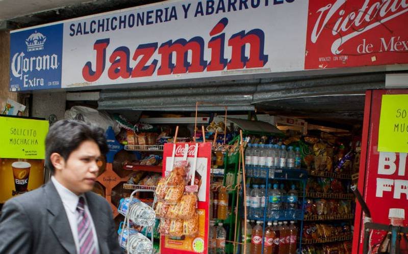 Becarios de AMLO son capacitados en tienditas, fondas y papelerías