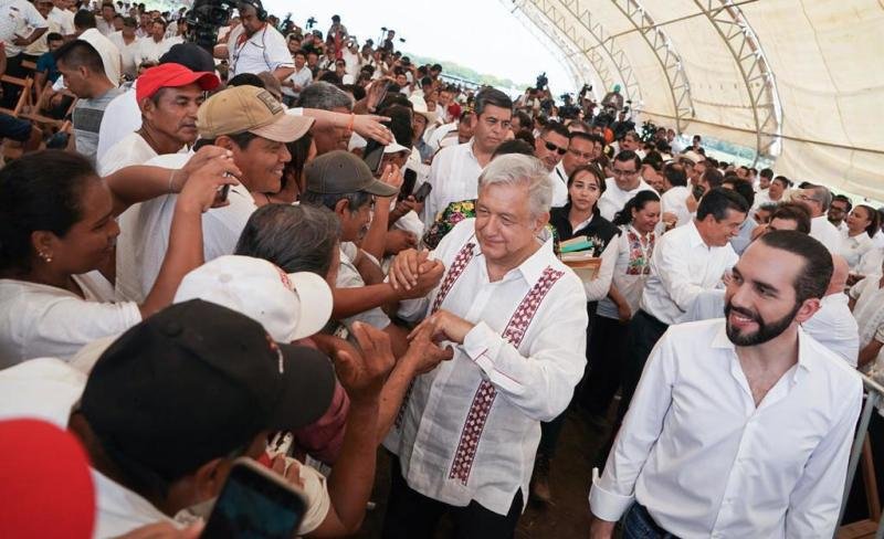 Gracias a Bukele, usuarios hacen tendencia #AMLOLujoDePresidente. 