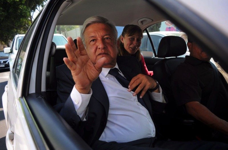 “Deben informar sobre vehículos que utiliza AMLO para sus traslados”, determinó el INAI