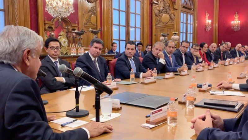 AMLO les saca acuerdo a banqueros para refinanciar y fortalecer a PEMEX.