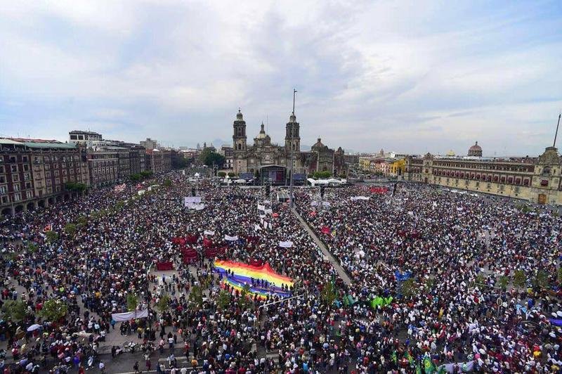 Miles salieron a festejar con AMLO un año de la histórica victoria vs la corrupción.