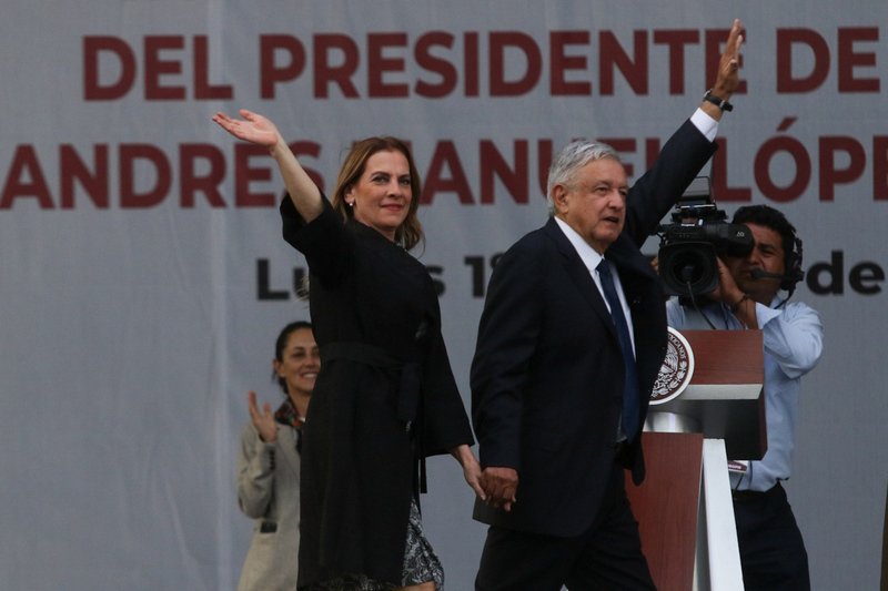 #HISTÓRICO: Entre porras y gritos anuncia AMLO que ha cumplido 78 de 100 compromisos. 