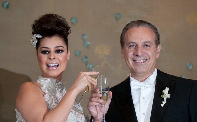 Revela Yadhira Carrillo que su esposo Juan Collado se encuentra muy grave de salud. 