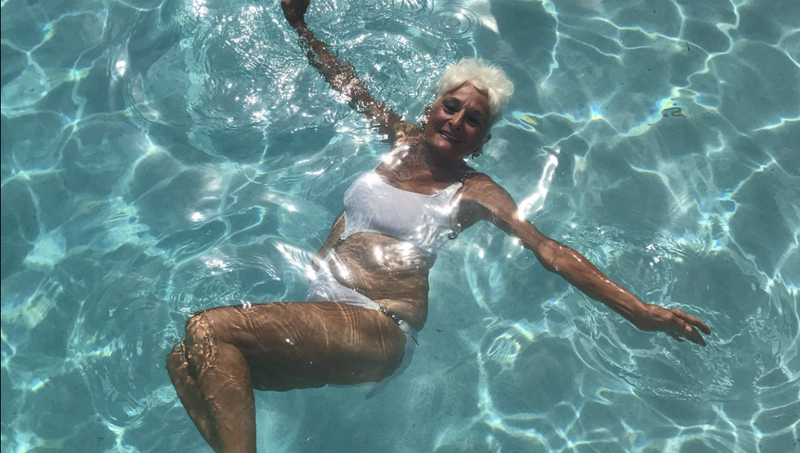 Abuelita de 83 años confiesa que gracias a Tinder ha tenido sexo con 50 jóvenes en 8 meses.