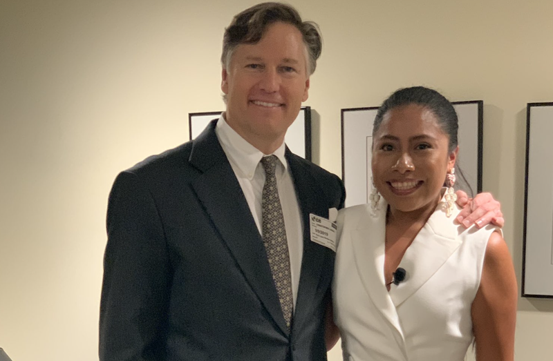 Embajador de EU elogia a Yalitza Aparicio 