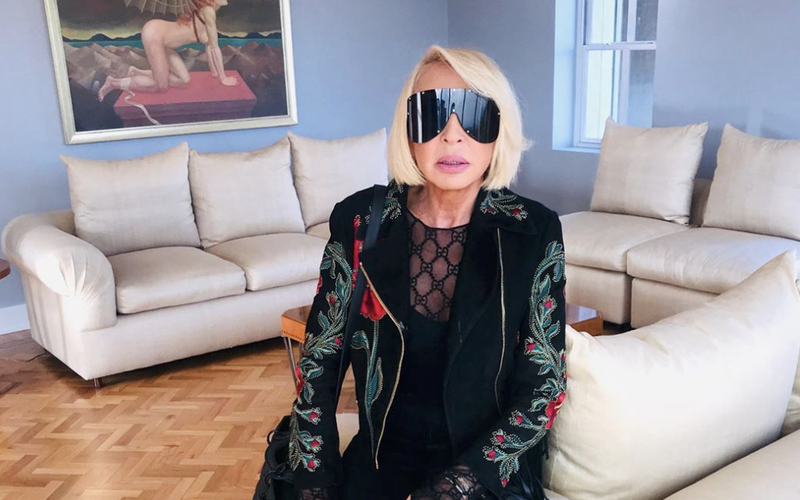 Laura Bozzo le hace competencia a su hija y enseña sus pobres carnes con micro bikini.