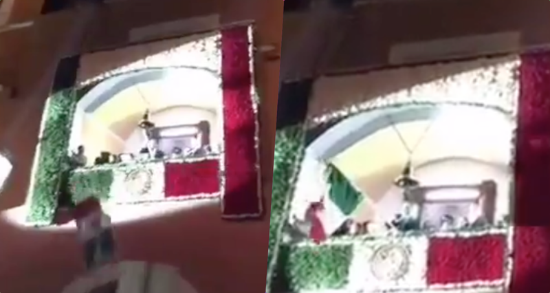 Alcalde hace el oso de su vida; se le cae bandera de México mientras ondeaba el lábaro patrio.