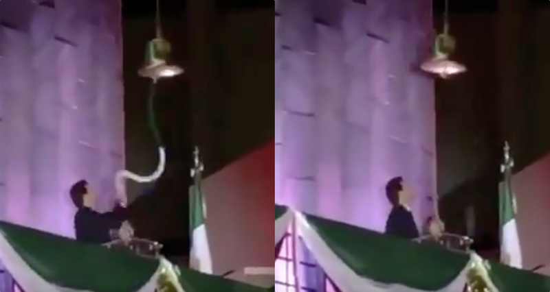 Alcalde de Nogales le jala muy fuerte y rompe la cuerda de la campana en Grito de la Independencia