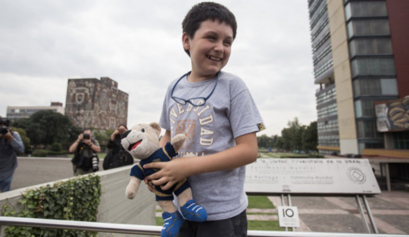 Niño genio que estudia en la UNAM denuncia bullying por parte de catedráticos.