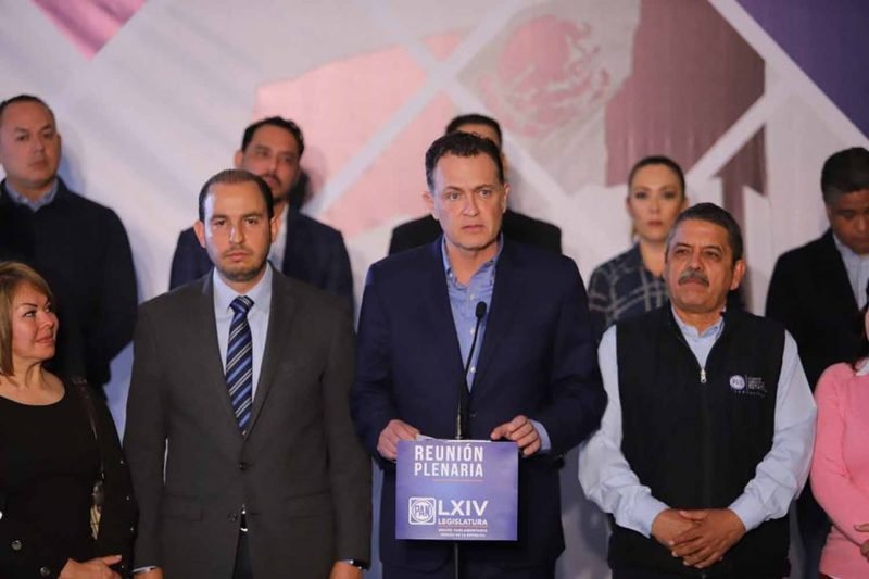 Panistas aseguran que AMLO busca reelección indefinida con Revocación de Mandato.