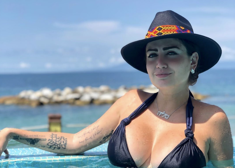 Celia Lora lo vuelve a hacer y posa como ella lo sabe hacer, totalmente 