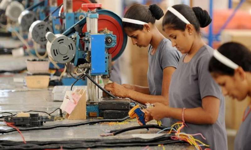Al menos 100 empresas en México establecerán sueldos base de 6,500 al mes como mínimo.
