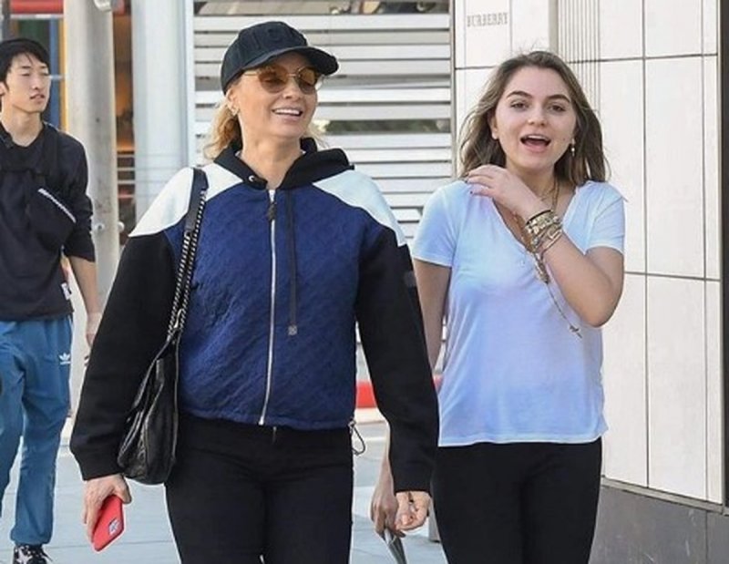Al natural, pasea Angélica Rivera sin maquillaje por Beverly Hills
