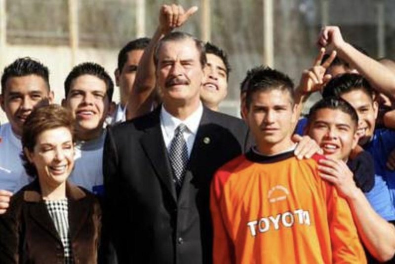 Usuarios recuerdan el día que le pusieron los cuernos a Vicente Fox siendo presidente