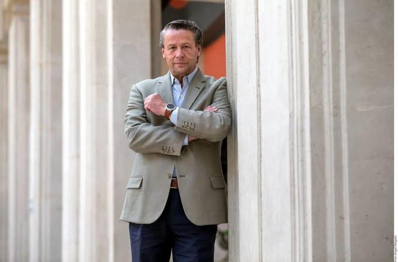 Alfredo Adame revela que de niño, el director de su escuela le tocaba el 