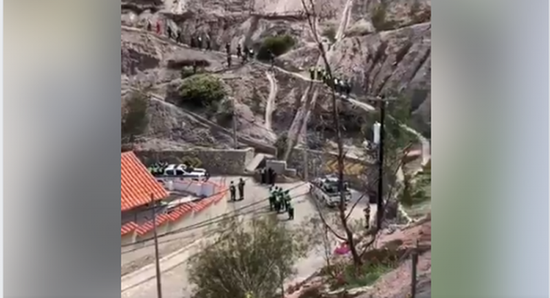#ÚltimoMinuto Reportan fuerte movilización policiaca en embajada de México en Bolivia
