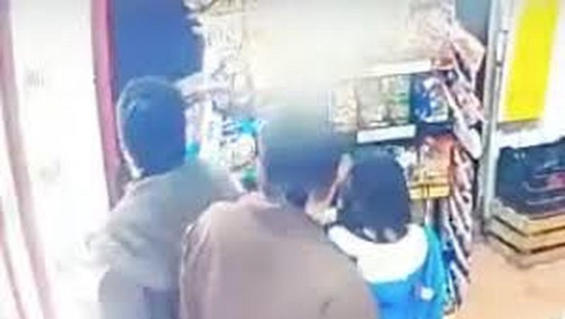 Cometen robo hormiga ¡En familia!; son exhibidos (VIDEO)