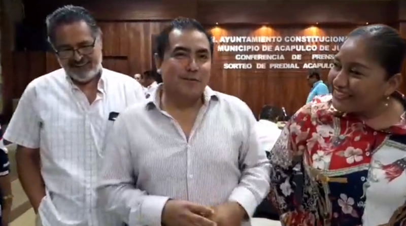 Para festejar el Día de la Mujer síndico de Acapulco rifará cirugías plásticas 