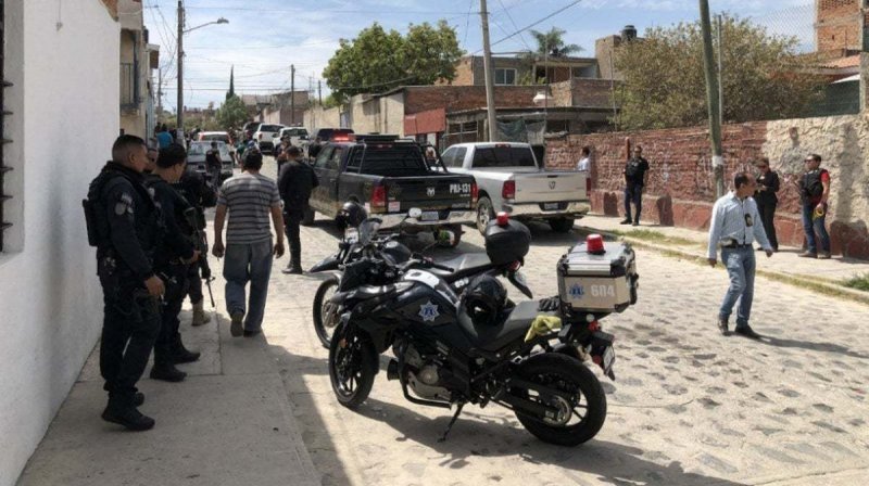 “Son cuetes del templo”, dice maestra a niños para calmarlos en balacera en alrededores