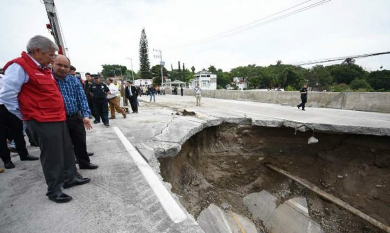 EPN ignoró fallas en Paso Exprés; reparaciones no las pagó constructoras sino mexicanos 
