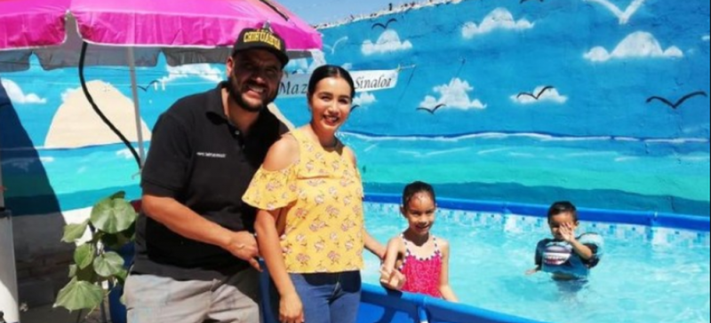 Familia hace su propia Playa en el patio de su casa por cuarentena