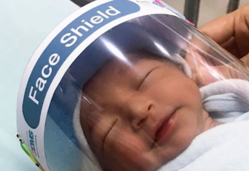 Hospital protege a recién nacidos con mascarillas especiales para que no se infecten de coronavirus