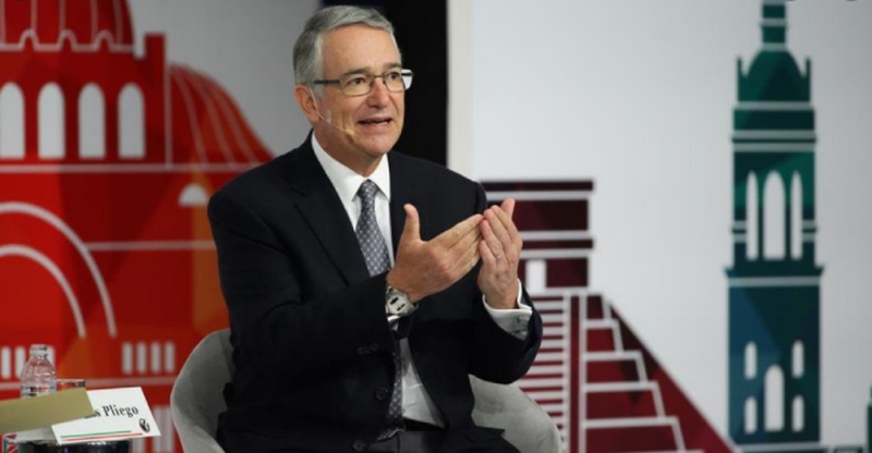 Ricardo Salinas buscaría evadir pago de 32 mil mdp que debe a hacienda con juicios.