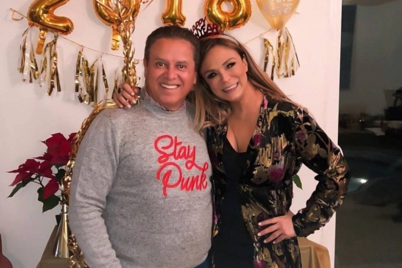 Brena Bezares trollea a su esposo Mario al pedirle tips para librar el encierro sin volverse loco