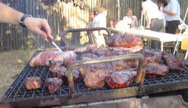 Prohiben “la carnita asada”; vecinos podrán denunciarte si hay más de 10 personas