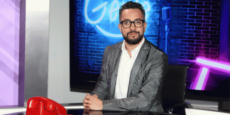 Chumel Torres hace rabieta con la SEP por EXHIBIR pasado NEOLIBERAL en libros de texto