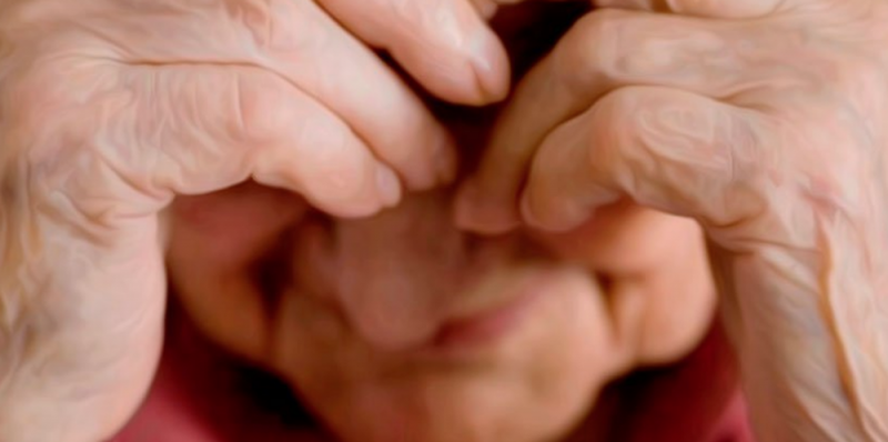 DETIENEN a ABUELITA en 2 ocasiones por salir a buscar que comer 