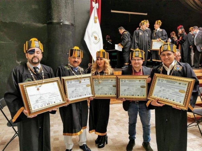 ¿Por qué reporteros de la mañanera RECIBIERON Doctorado Honoris Causa?