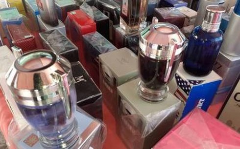 Conoce cómo piratean PERFUMES de MARCA que se venden en Tepito 