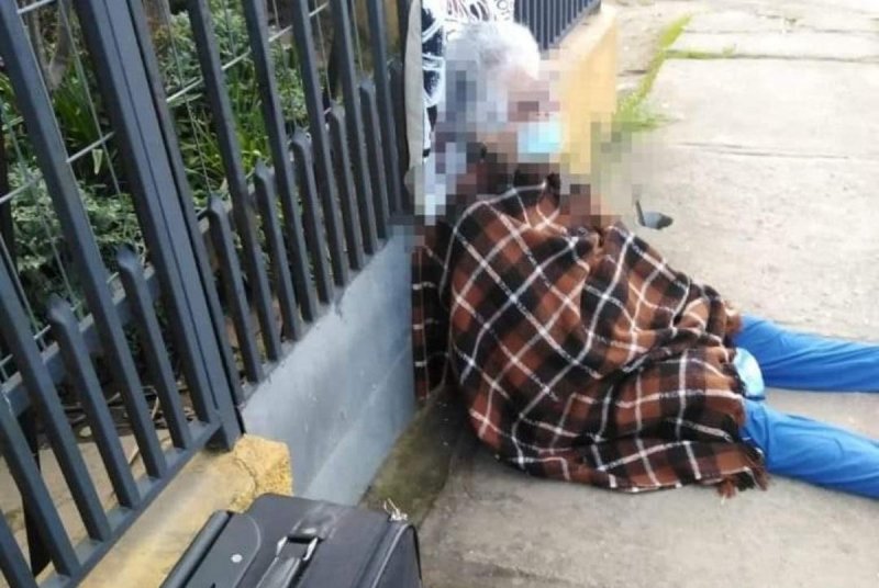 Hija ECHA a la calle a su PROPIA MADRE de 88 años y causa indignación en redes