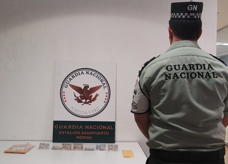 GN decomisa paquete de CREDENCIALES de INE falsas en este aeropuerto