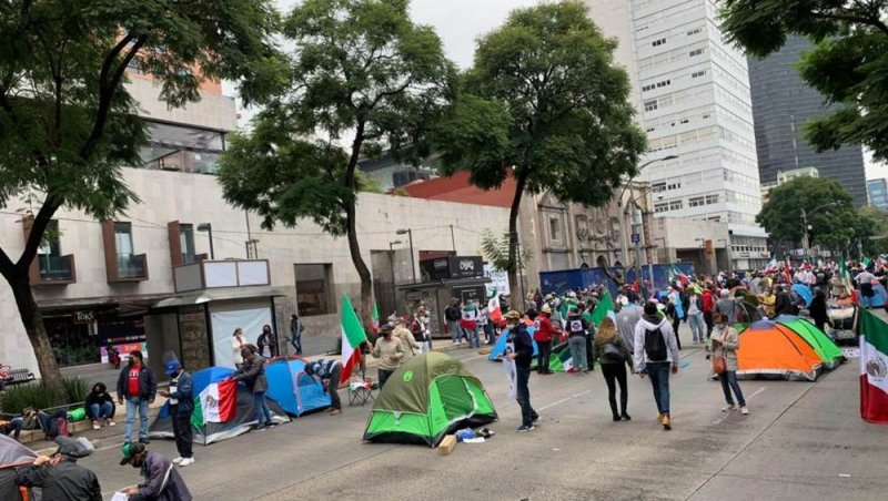 “Se están manifestando los que estaban al amparo del poder”, AMLO sobre plantón de FRENAA