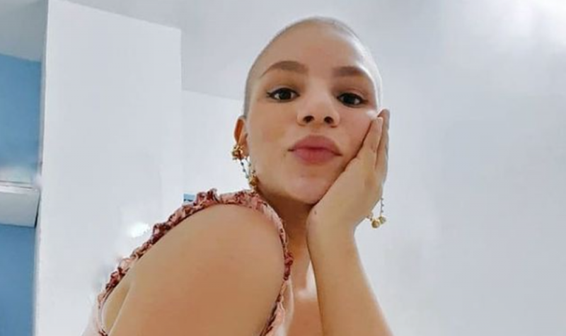 Joven celebra vencer al cáncer: 