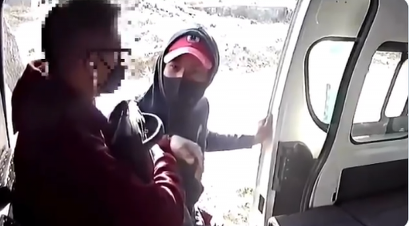 Rata de combis dice que “me vale” que lo graben; exige celulares 