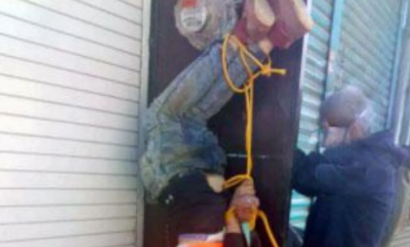 Pobladores linchan a rata en Oaxaca. “Mi jefa me está esperando, ya no vuelvo a robar”, gritaba