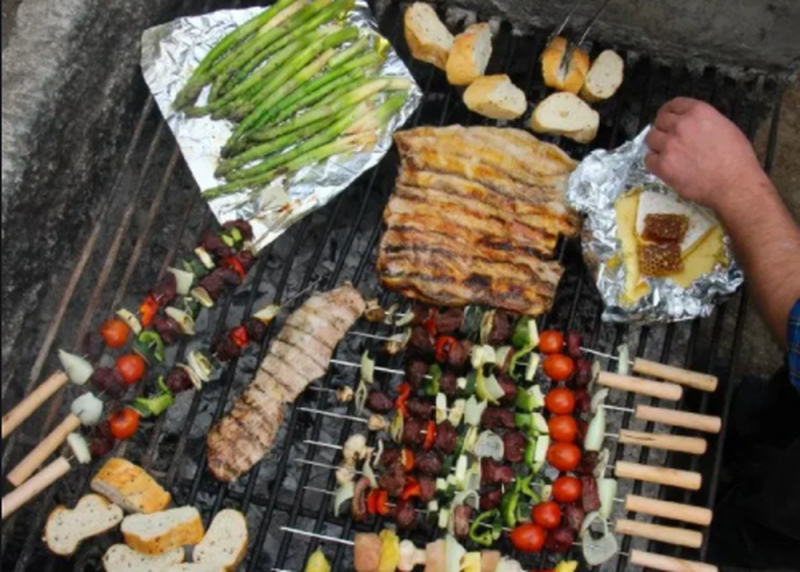 PROFECO revela que consumir demasiados alimentos asados al carbón aumenta el riesgo de cáncer