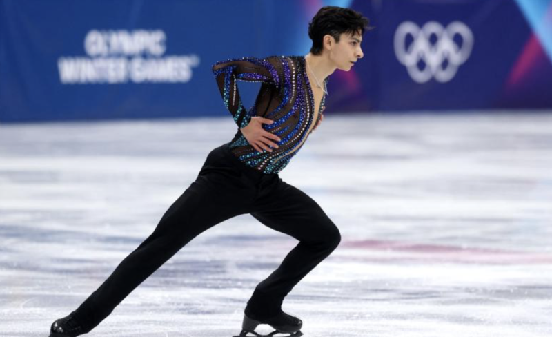 Al ritmo de “Hip Hip Chin Chin”, Donovan Carrillo hizo su debut en Milano-Cortina 2026