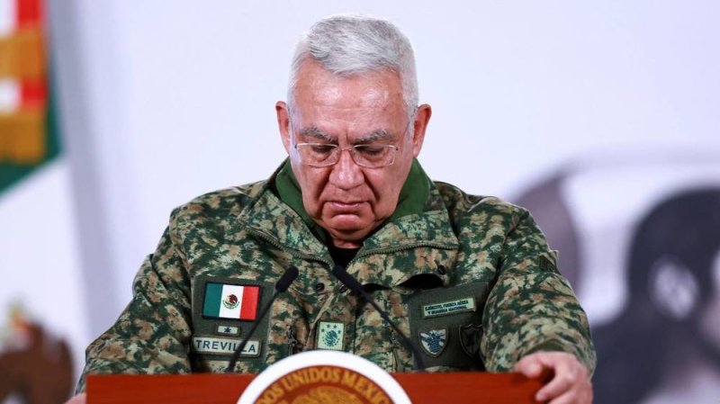 Secretario de Defensa se conmueve al rendir homenaje a militares caídos en operativo contra M3ncho
