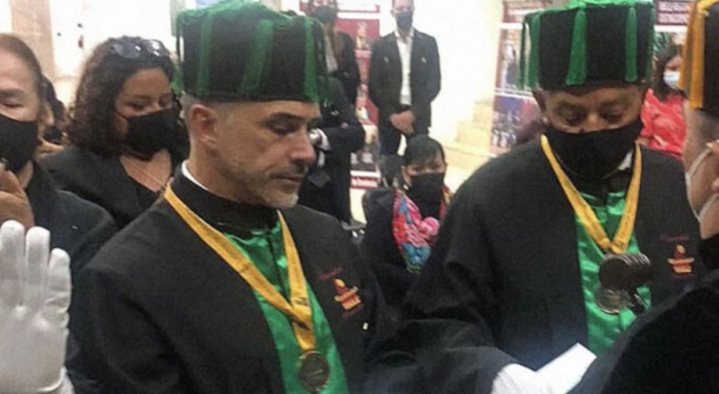  Sergio Mayer olvida el nombre de la universidad en donde sacó su maestría: “No sabe ni qué estudió”