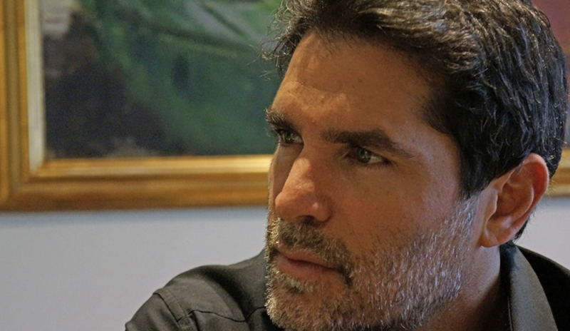 “La mitad de lo que pagas se lo queda el gobierno”: Verástegui critica a la 4T por gasolina 