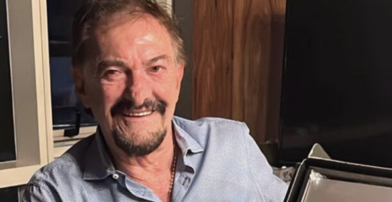 Ricardo La Volpe promociona el “VIERNES BOTANERO” de Tv Azteca en plena transmisión de TUDN