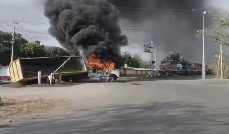 Confirman 2 agresores abatidos y un estadounidense detenido tras bloqueos en Colima
