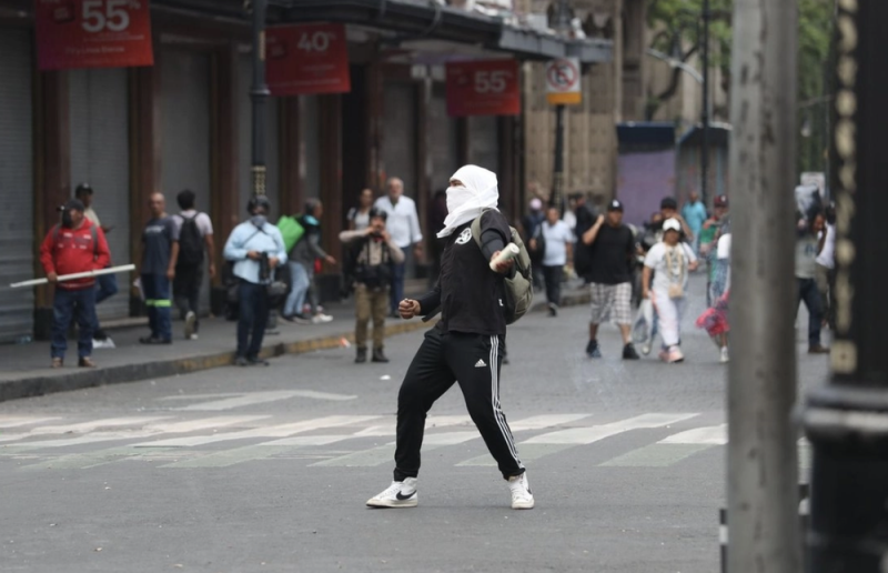 SSC-CDMX confirma infiltración de encapuchados en marcha de la CNTE