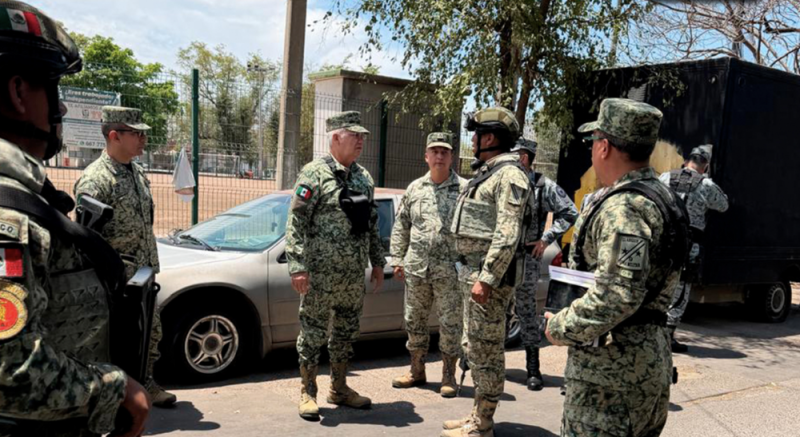 Generales Trevilla y Briseño supervisan labor del Ejército y GN en Culiacán